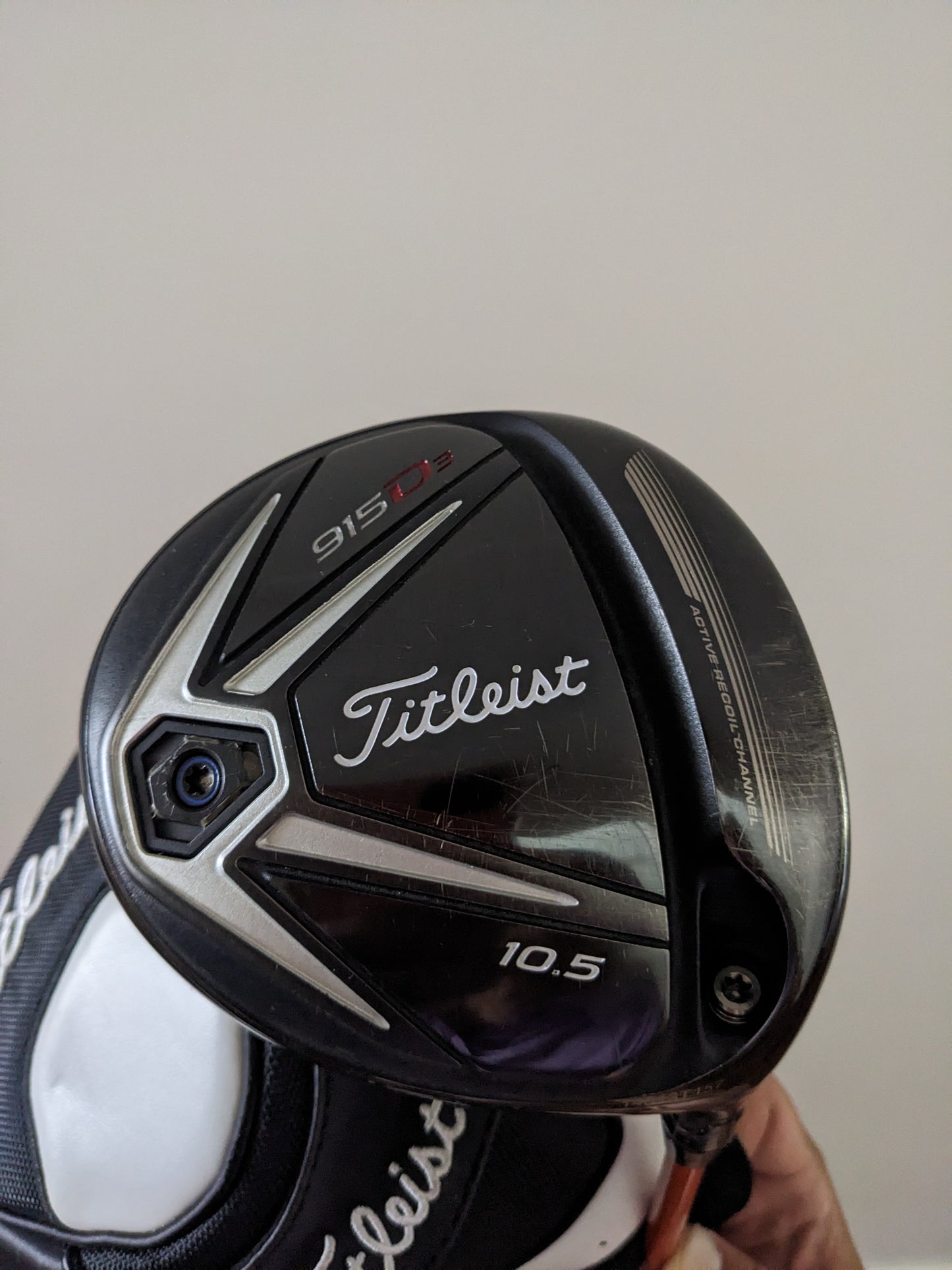 Titleist 915 D3 10.5 Golf Driver - Stiff Shaft - Right Handed with Cover AS