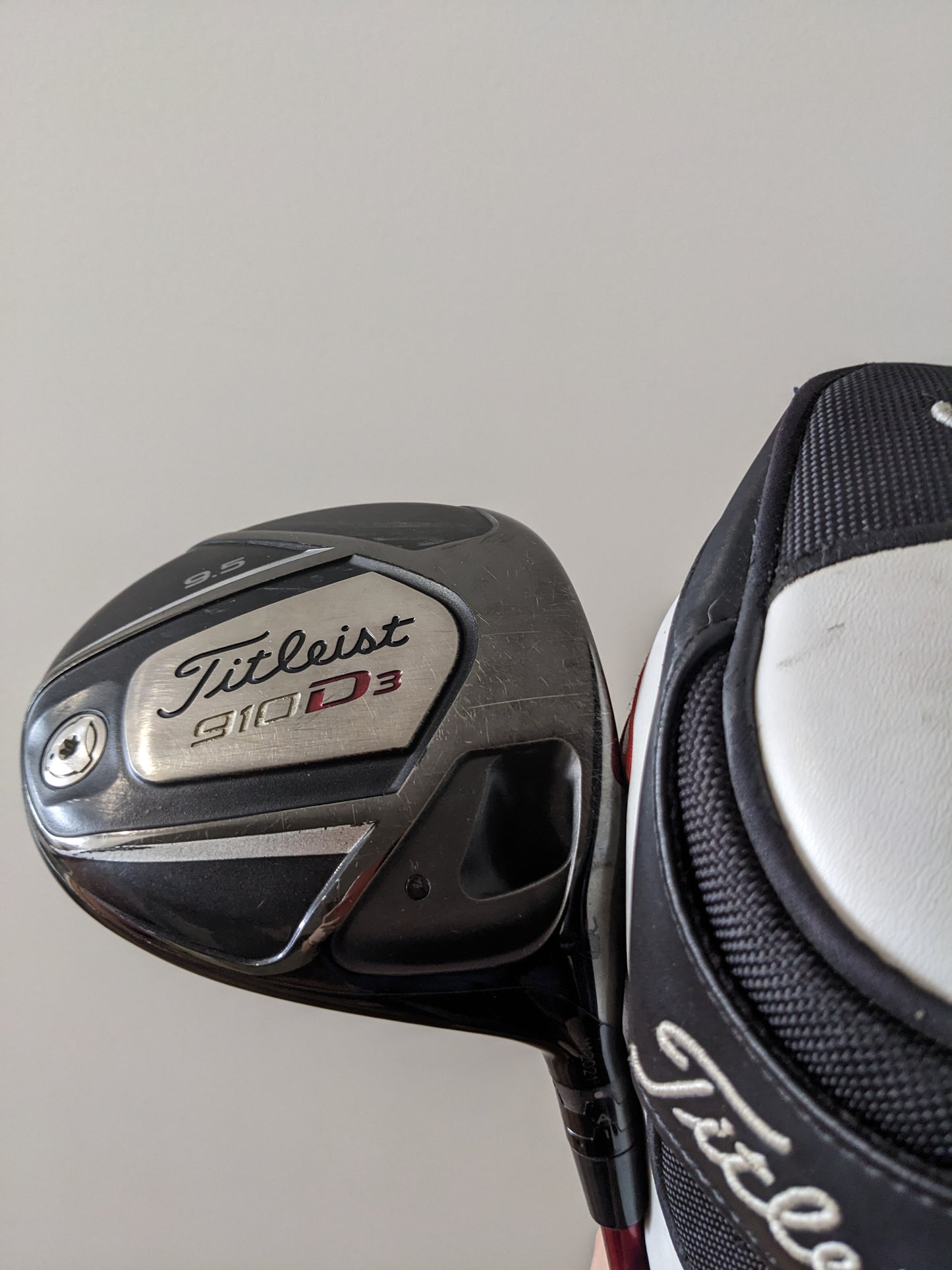 Titleist 910 D3 9.5 Golf Driver - Reg Shaft - Right Handed with Cover t34