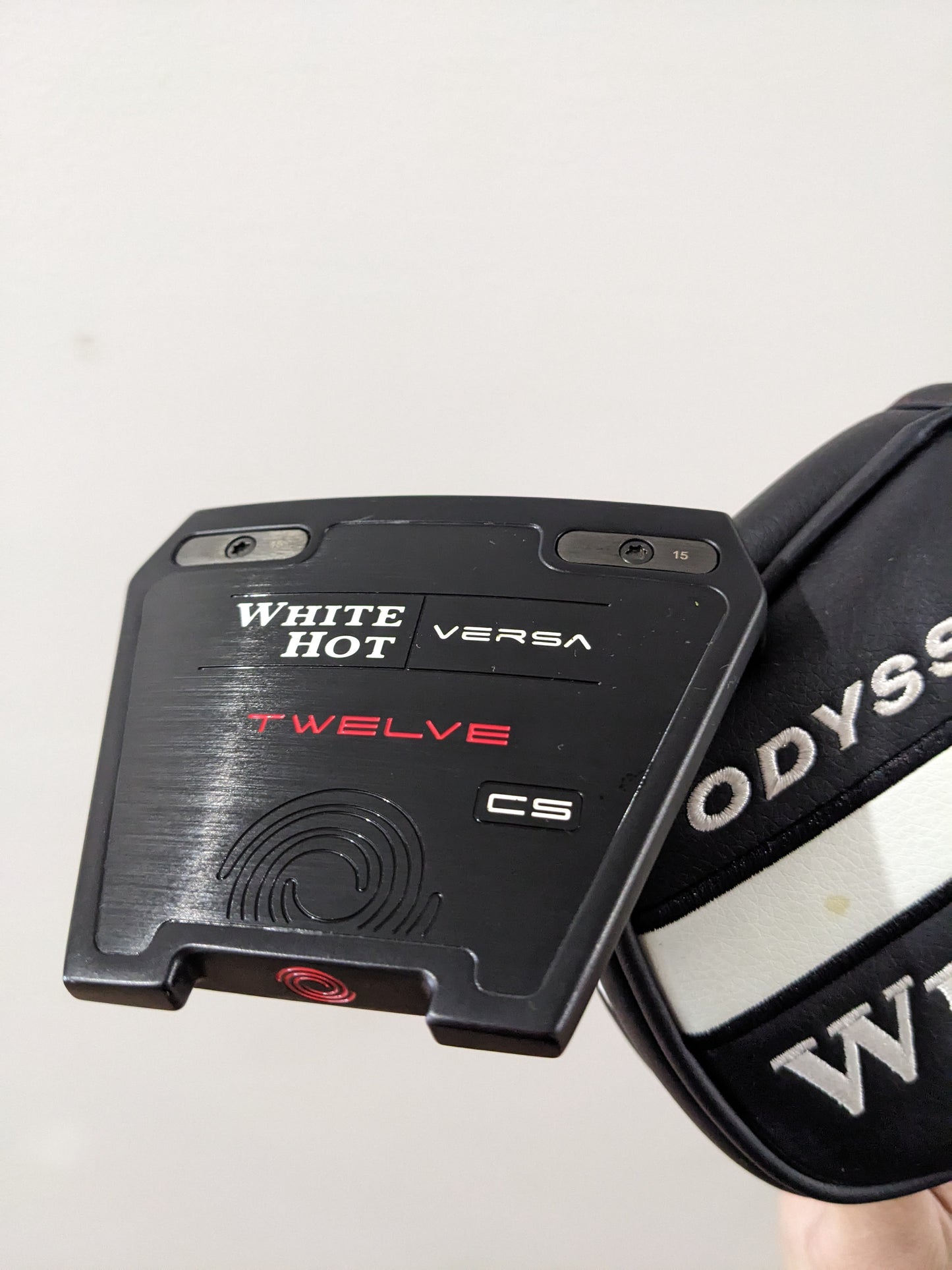 Odyssey Right Hand White Hot Versa Twelve CS Centre Shaft 33.5in Cover att