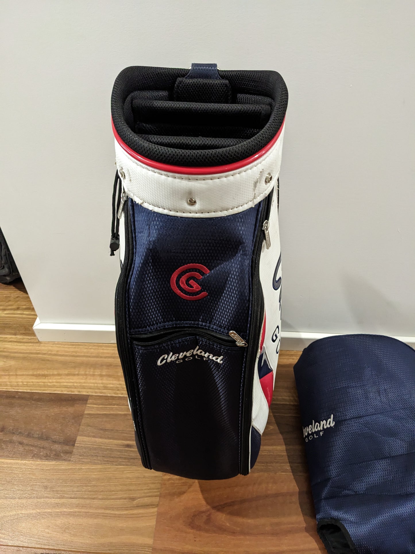 Cleveland Golf Mini Staff Bag with Rain Cover t38