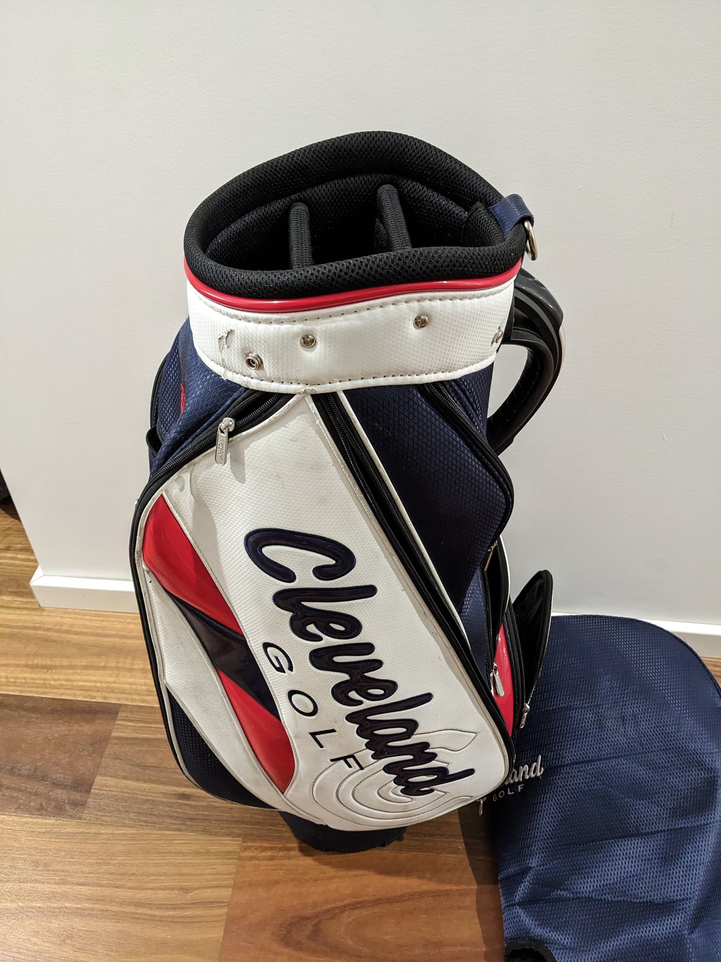 Cleveland Golf Mini Staff Bag with Rain Cover t38