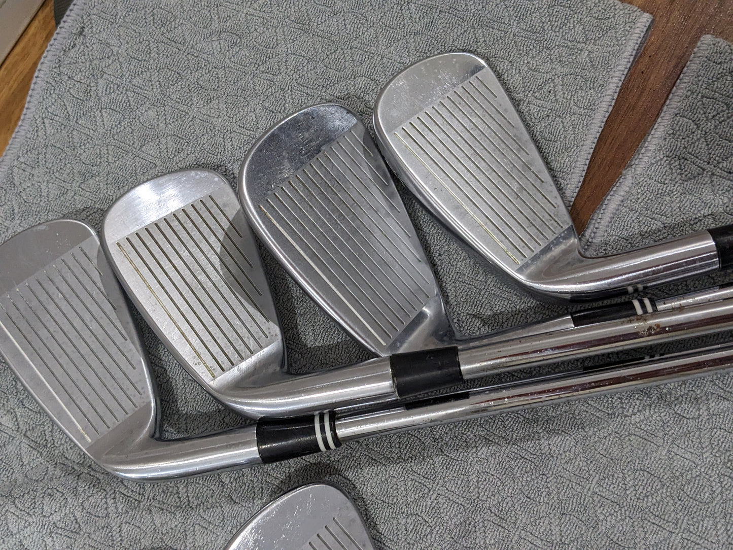 7 x Cleveland 588-MT Iron Set (4-PW) - Right Handed - Stiff Steel Shaft Flex t39